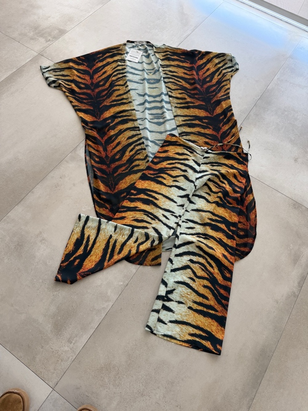 Women’s Open Tiger-Print Tunic Cardigan - Black & Brown - Picture 3 of 5